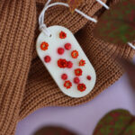 Tableta parfumata din ceara de soia, POÈME - Trandafir, Iasomie, Bujor, pe material textil maro