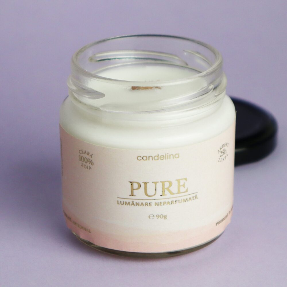 Lumânare fără parfum PURE - Ceară Pură de Soia, 90g, fundal mov