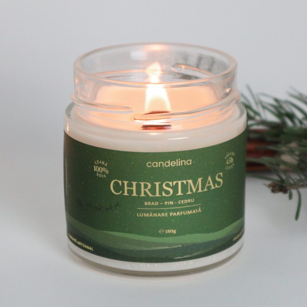 Lumânare parfumată CHRISTMAS - Brad, Pin, Cedru, 180g, fundal alb