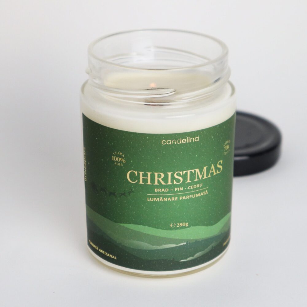 Lumânare parfumată CHRISTMAS - Brad, Pin, Cedru, 280g, fundal alb