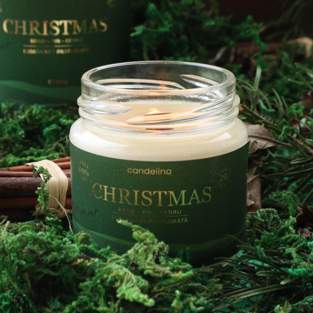 Lumânare parfumată CHRISTMAS - Brad, Pin, Cedru, 90g, cu decor