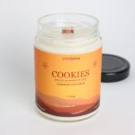 Lumânare parfumată COOKIES - Biscuiți glazurați de casă, 280g, fundal alb