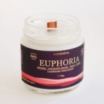 Lumânare parfumată EUPHORIA - Orhidee, Ciocolată amară, Trufe, Ylang, 90g, fundal alb Lumânare parfumată EUPHORIA - Orhidee, Ciocolată amară, Trufe, Ylang, 90g, fundal alb