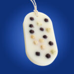 Tableta parfumata din ceara de soia, PLEASURE - Tonka, Chihlimbar, Bergamotă, Oval, fundal albastru