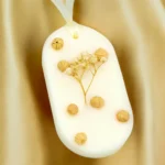 Odorizant Dulap Haine, Candelina, DREAMS - Mosc Alb, Ambra Caramelizata, Lemn, Oval, handmade, tableta parfumata, ceara naturala de soia