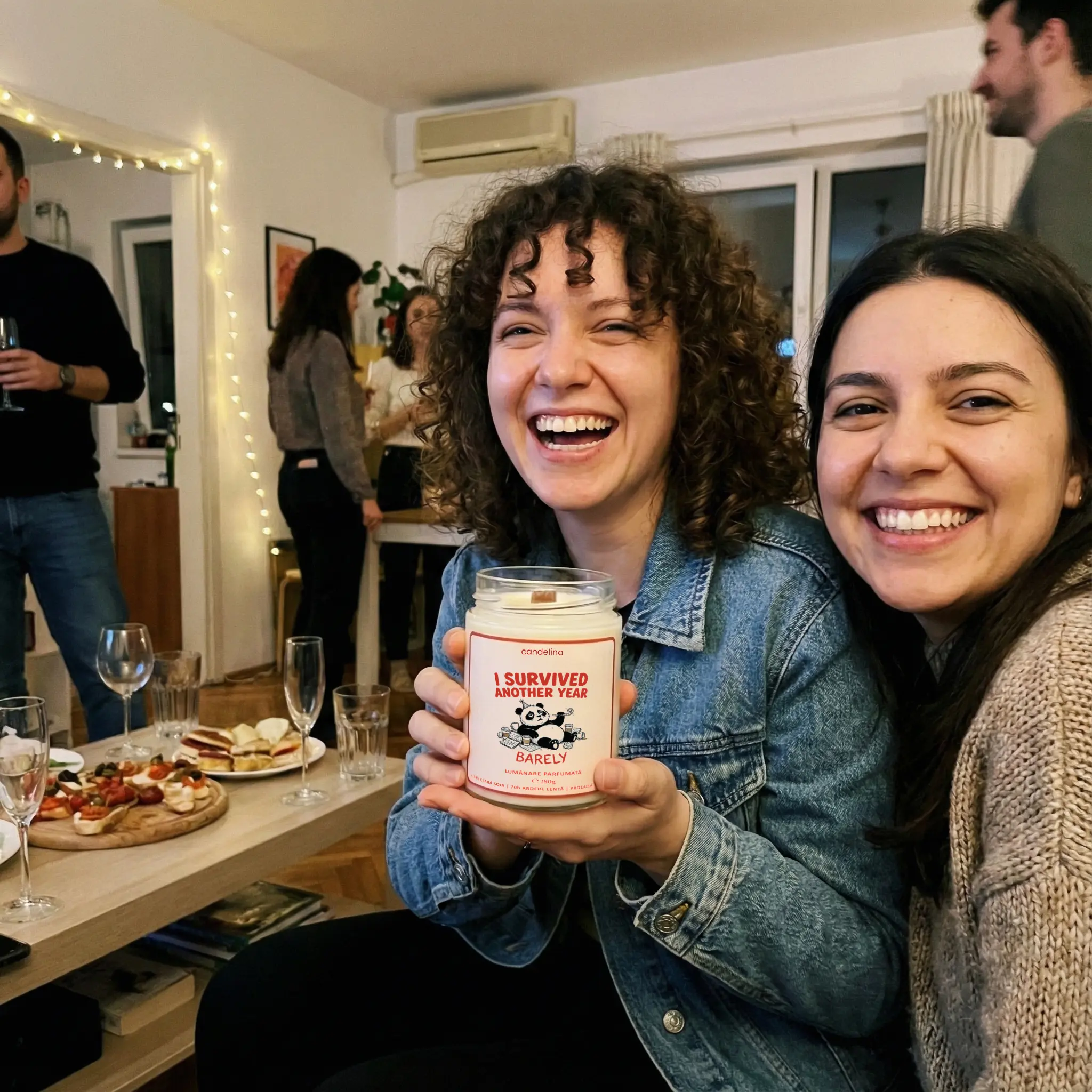 Lumânare Parfumată Personalizată I SURVIVED ANOTHER YEAR. BARELY cadouri amuzante femei, barbati, prieteni 2